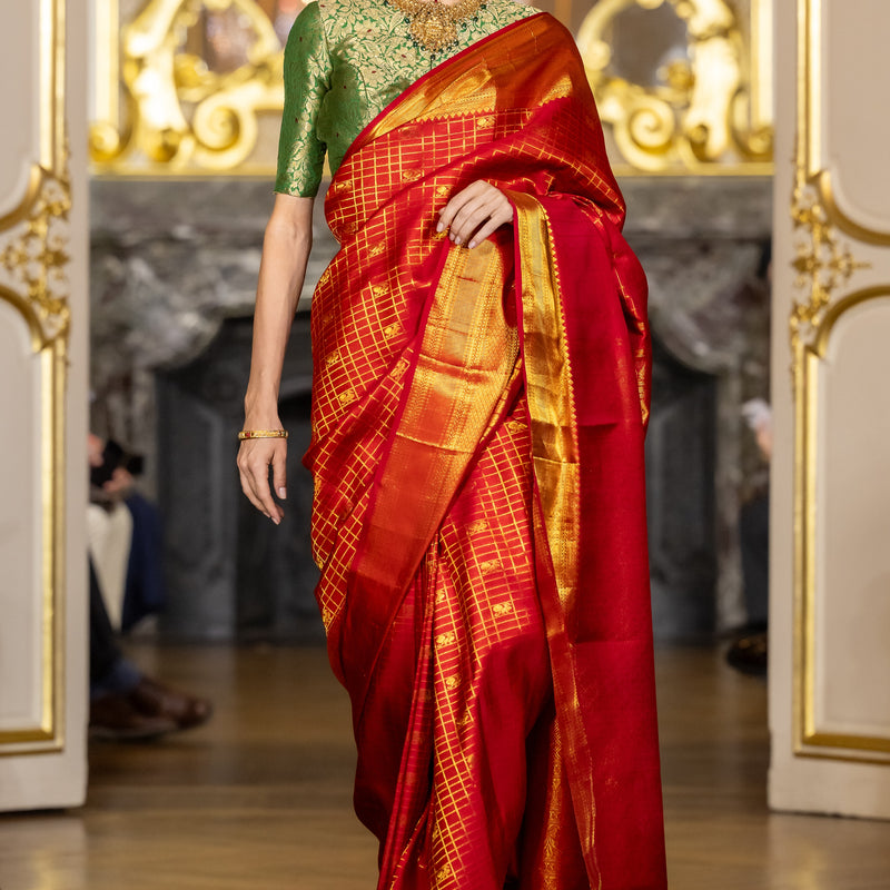 Paris Fashion Show - Orange